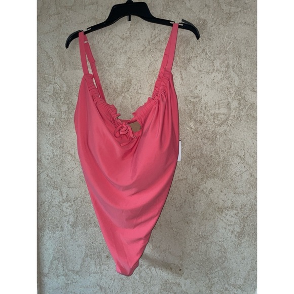 πSALE 4 for $10πOld Navy One Piece Swimsuit - Picture 1 of 5